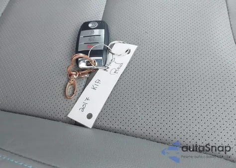 2017 Kia Niro Touring z USA, uszkodzony, nr VIN KNDCE3LCXH5038422